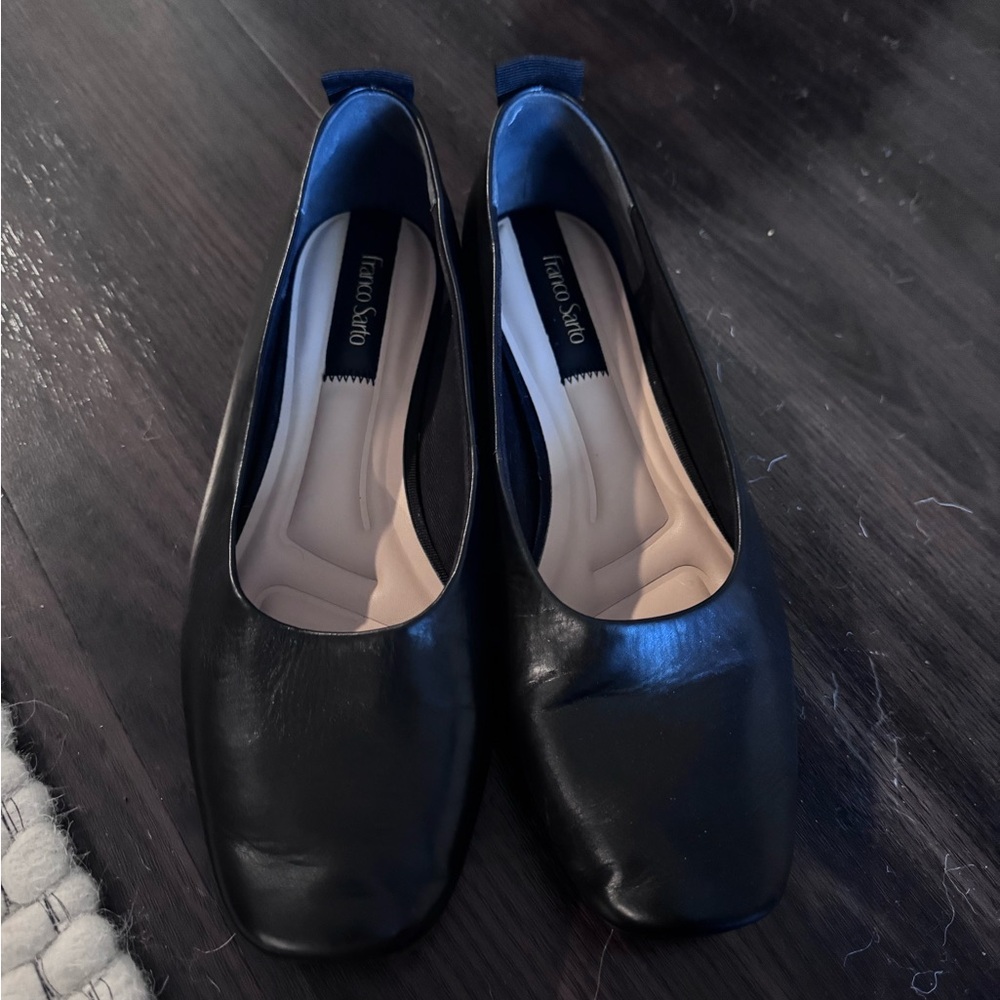 Black ballet flats